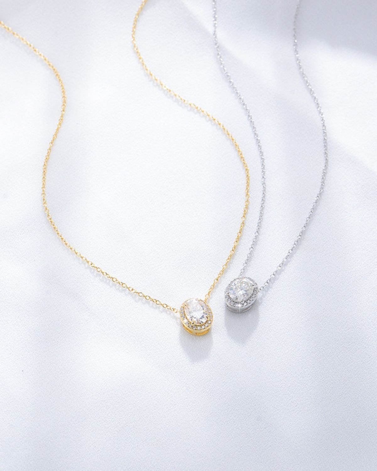 elegant-oval-halo-necklace.jpg Elegant oval halo necklace in gold or rhodium