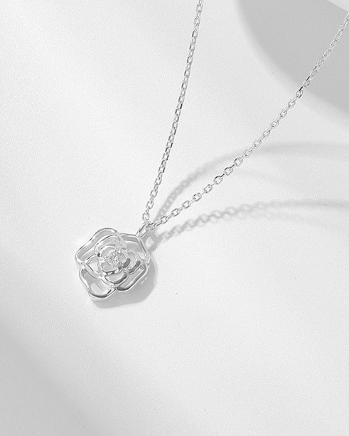 floral-rose-outline-silver-pendant.jpg Floral rose pendant necklace in or rhodium