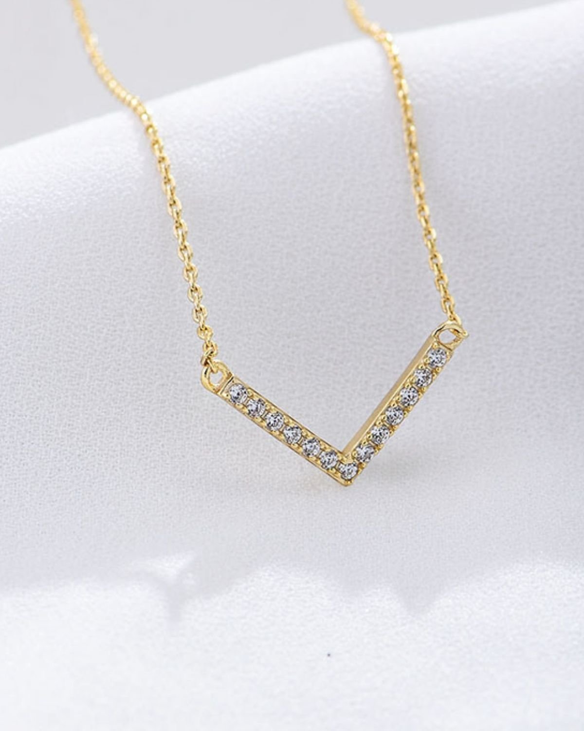 v-shape-chevron-necklace-zircon.jpg V-shape chevron necklace with zircon accents